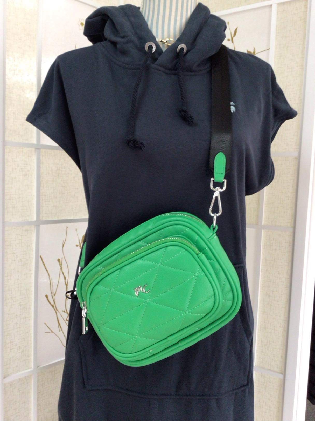 Sac avec pochette devant / 2 courroies ajustables