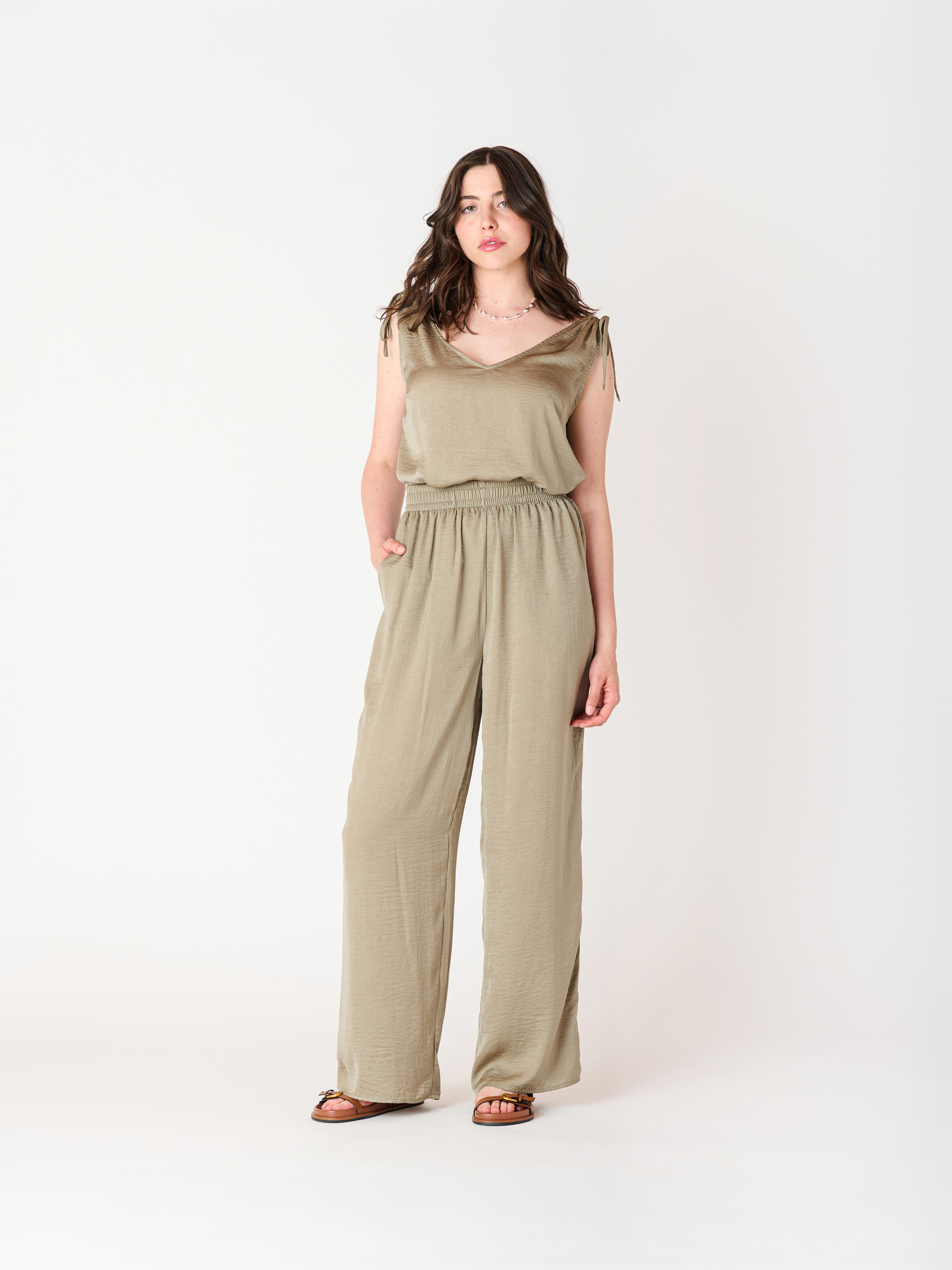 Top col V satin boucles aux epaules 