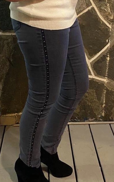 Jeans droit / détail sur le coté / poches à l Jeans droit / détail sur le coté / poches à l