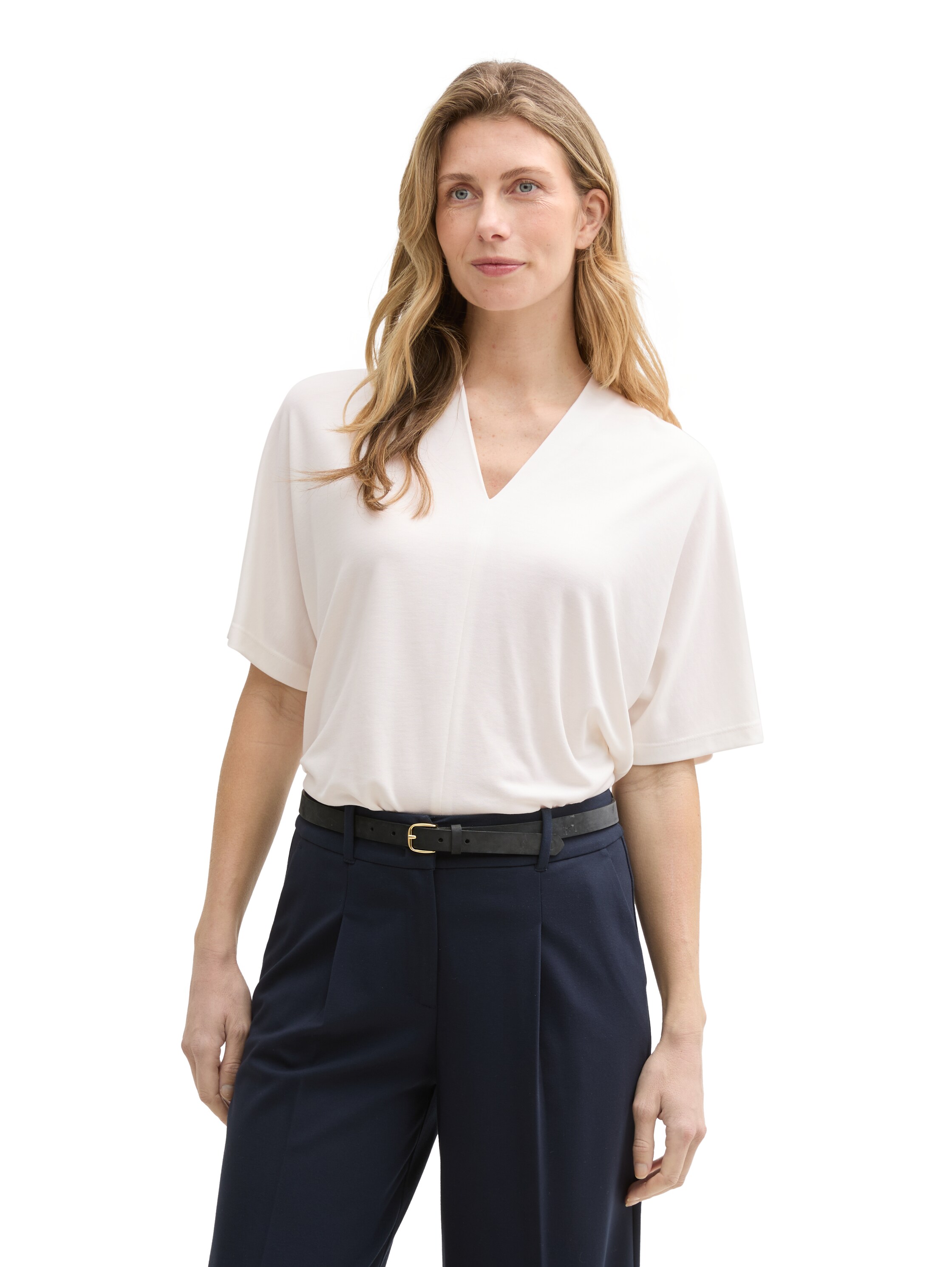 T-shirt col V et boucle au bas 